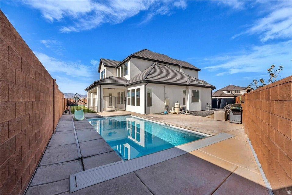 MAPLE ESTATES PH 5 - Residential