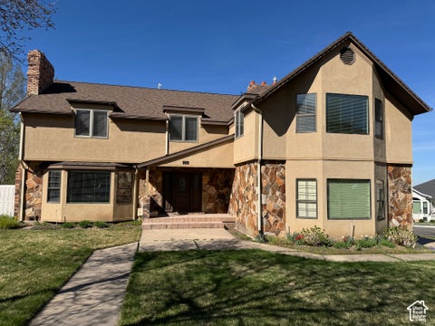 Photo of 1273 NEWPORT LN, Kaysville, UT 84037 (MLS # 2189438)