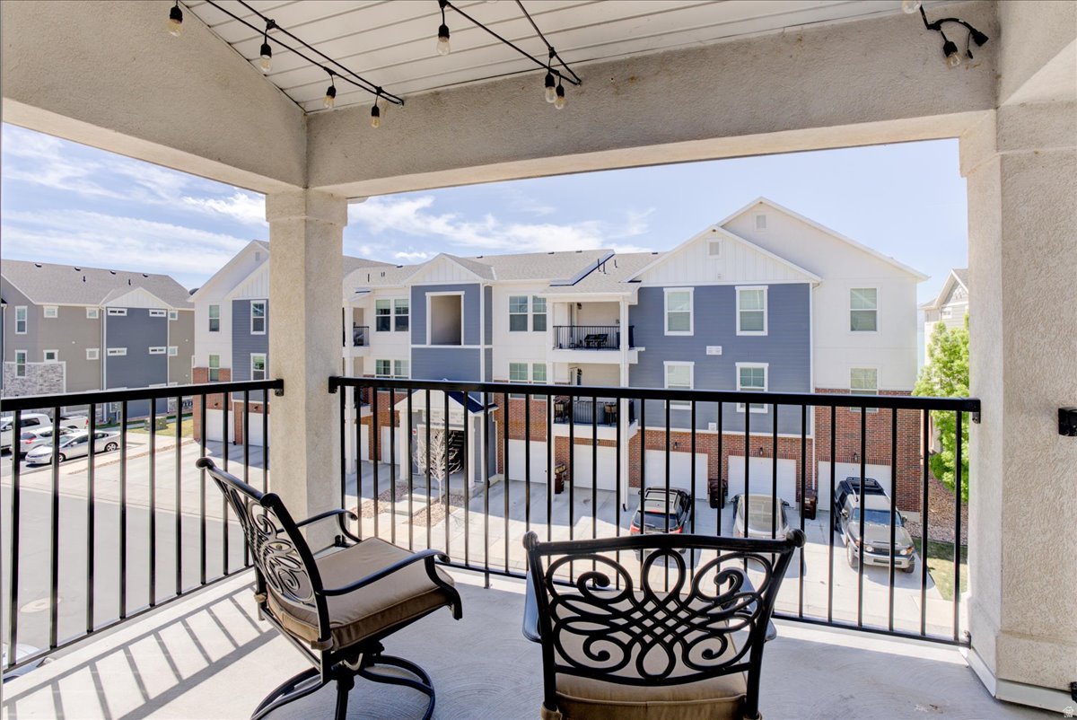 LAKE FRONT - Residential