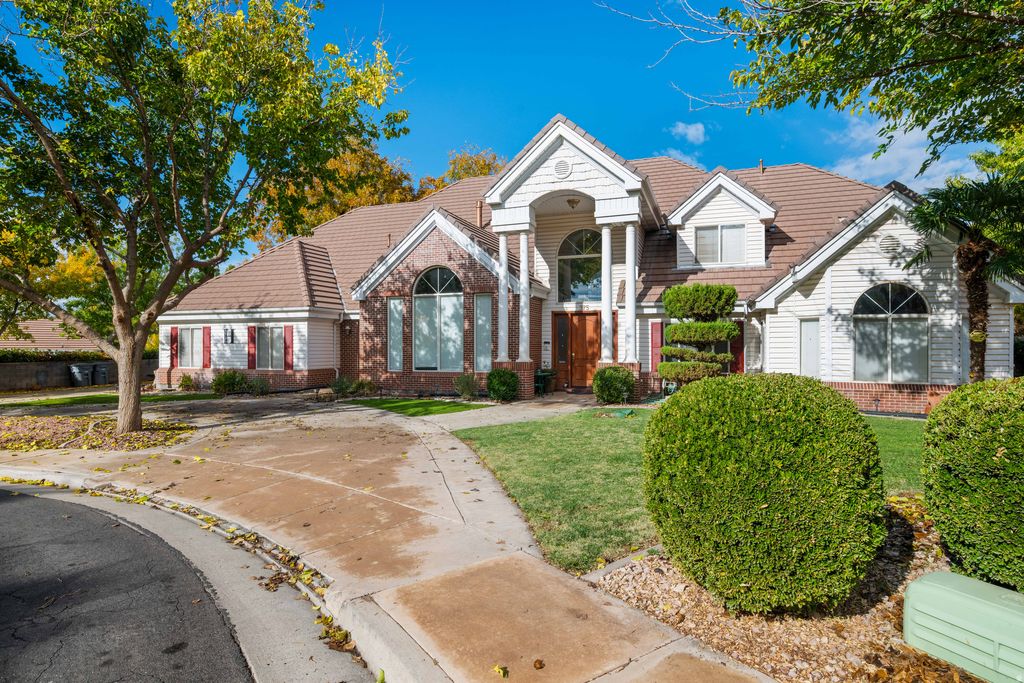 Photo of 375 S 800 W, Hurricane, UT 84737 (MLS # 2136173)