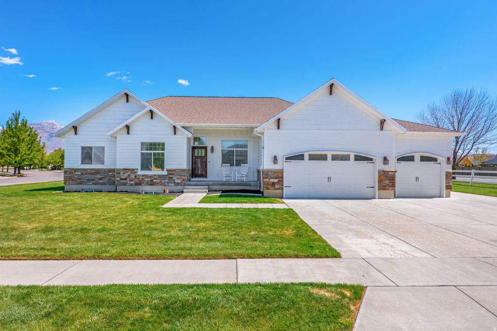 Photo of 10416 N CANTERBURY DR, Highland, UT 84003 (MLS # 2153338)