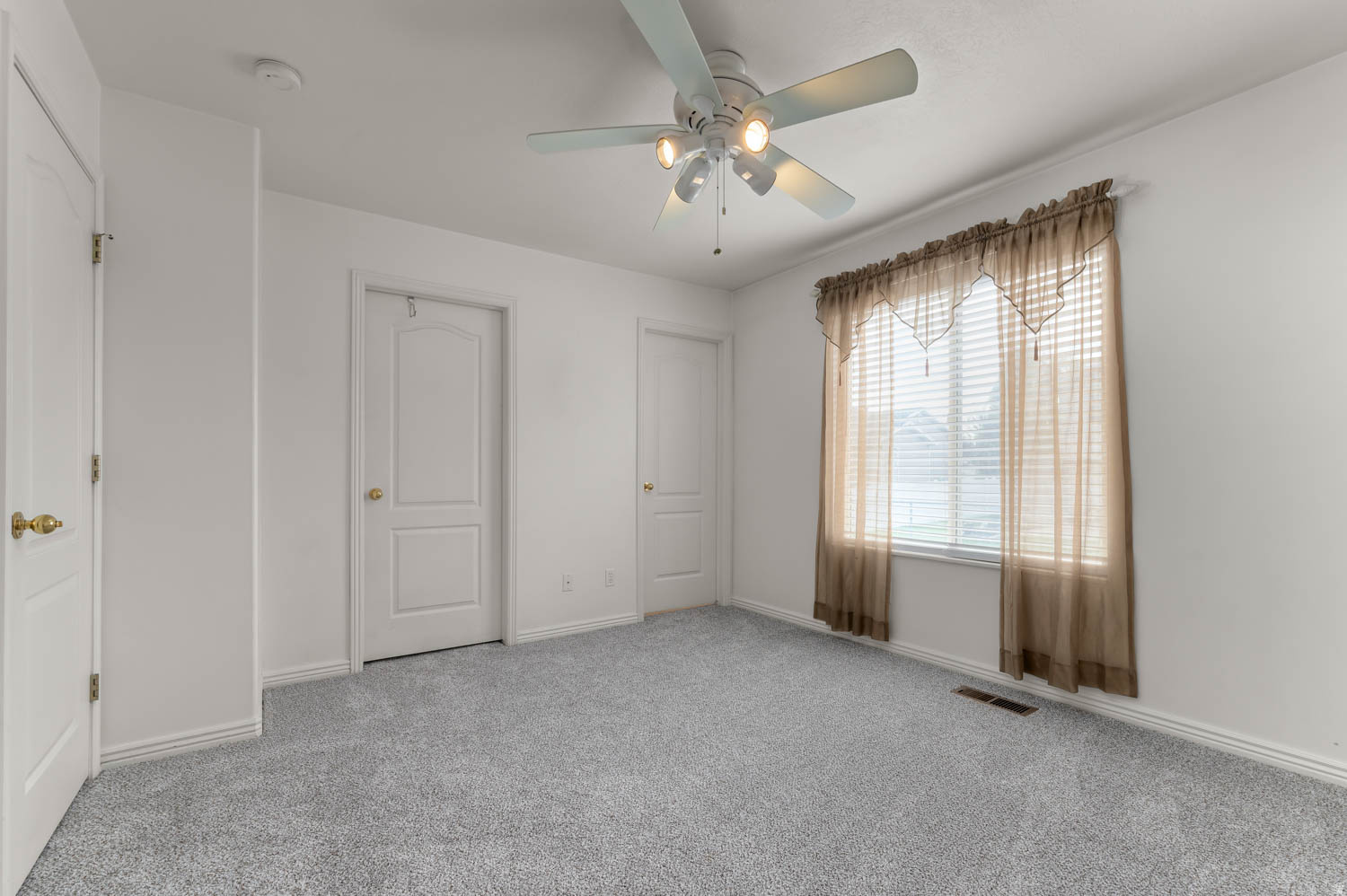 WINDSOR MEADOWS - Residential