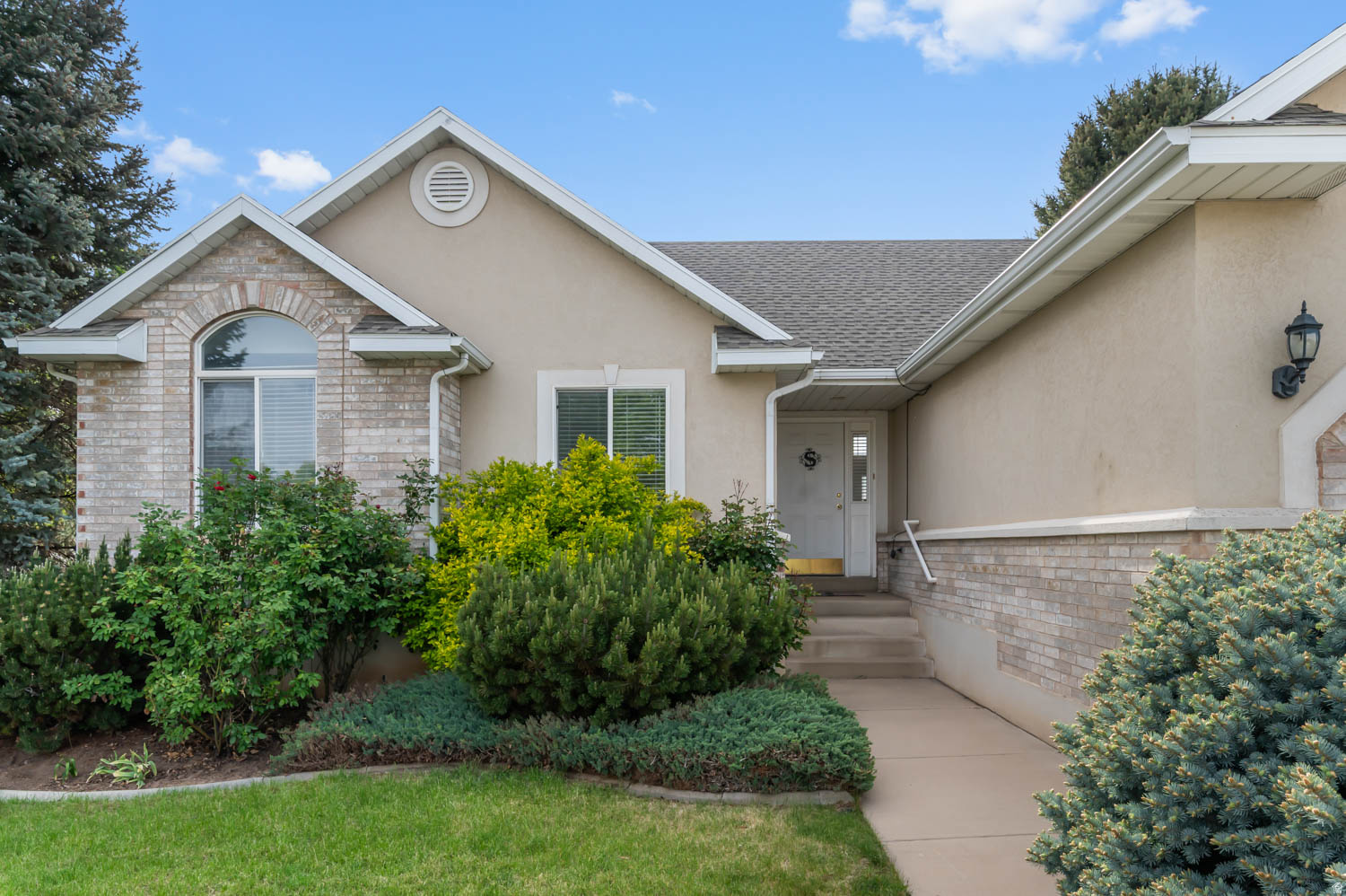 WINDSOR MEADOWS - Residential