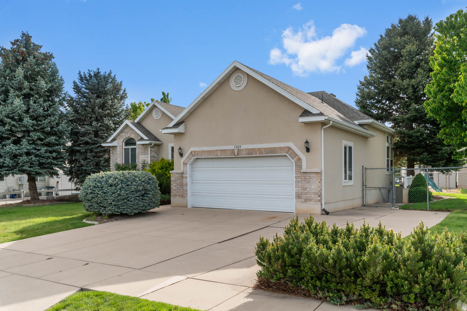 WINDSOR MEADOWS - Residential