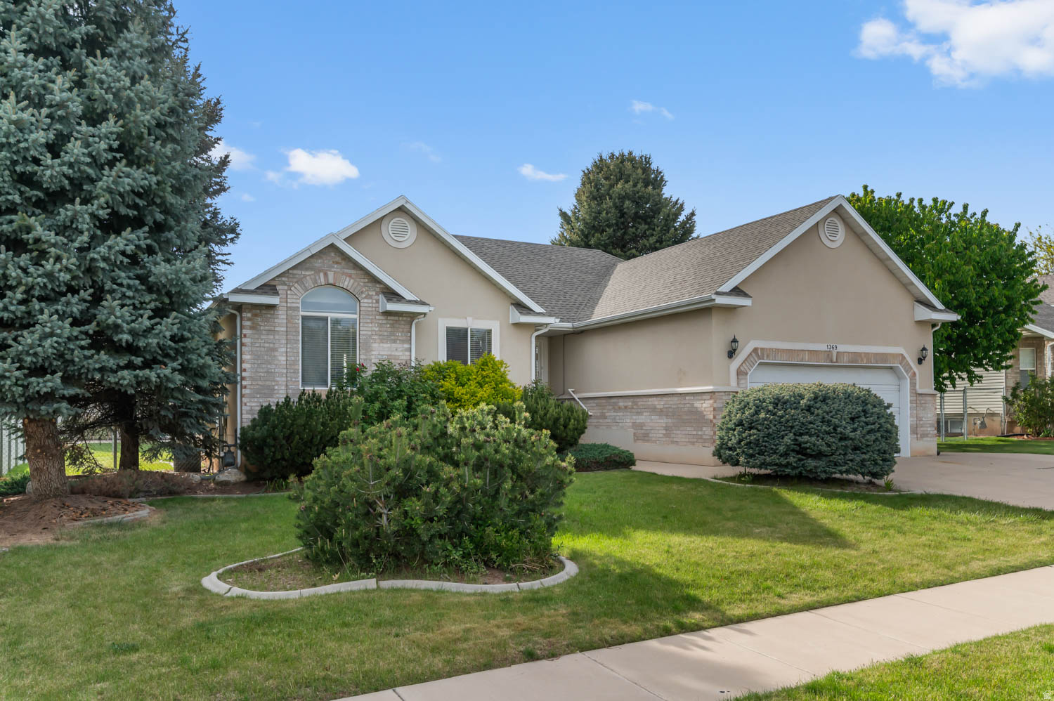 WINDSOR MEADOWS - Residential