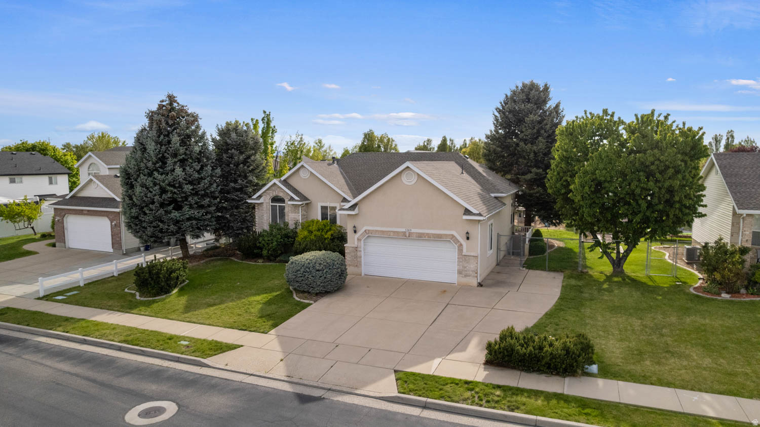 WINDSOR MEADOWS - Residential
