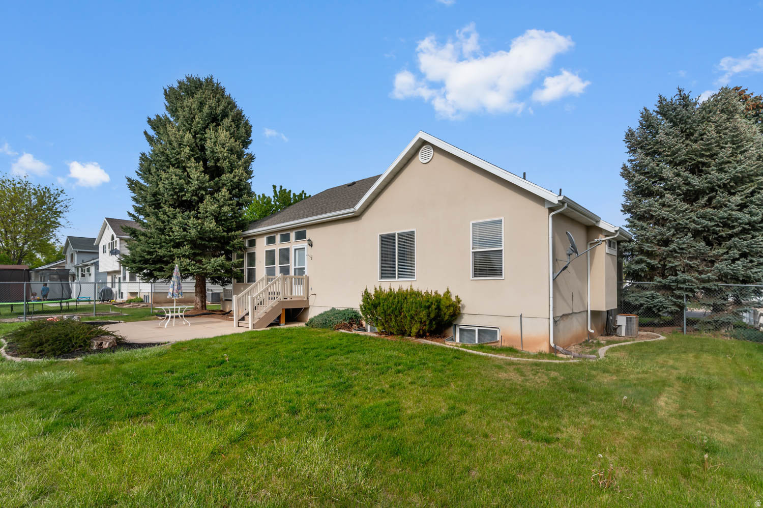 WINDSOR MEADOWS - Residential
