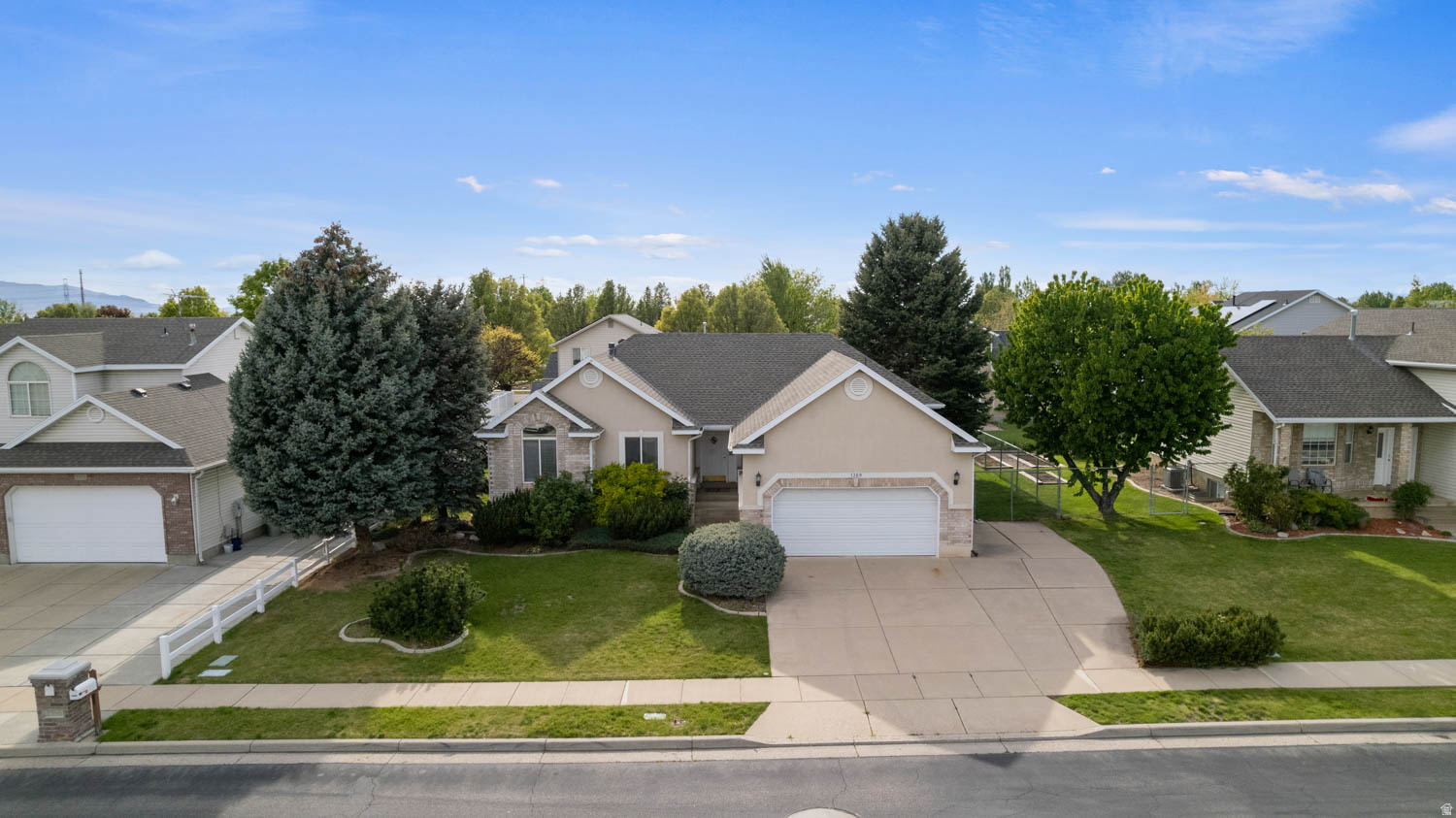 WINDSOR MEADOWS - Residential