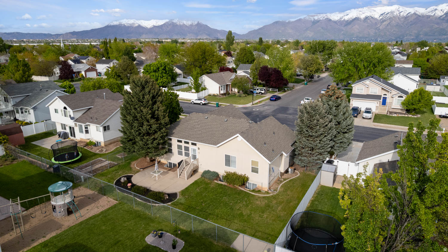 WINDSOR MEADOWS - Residential