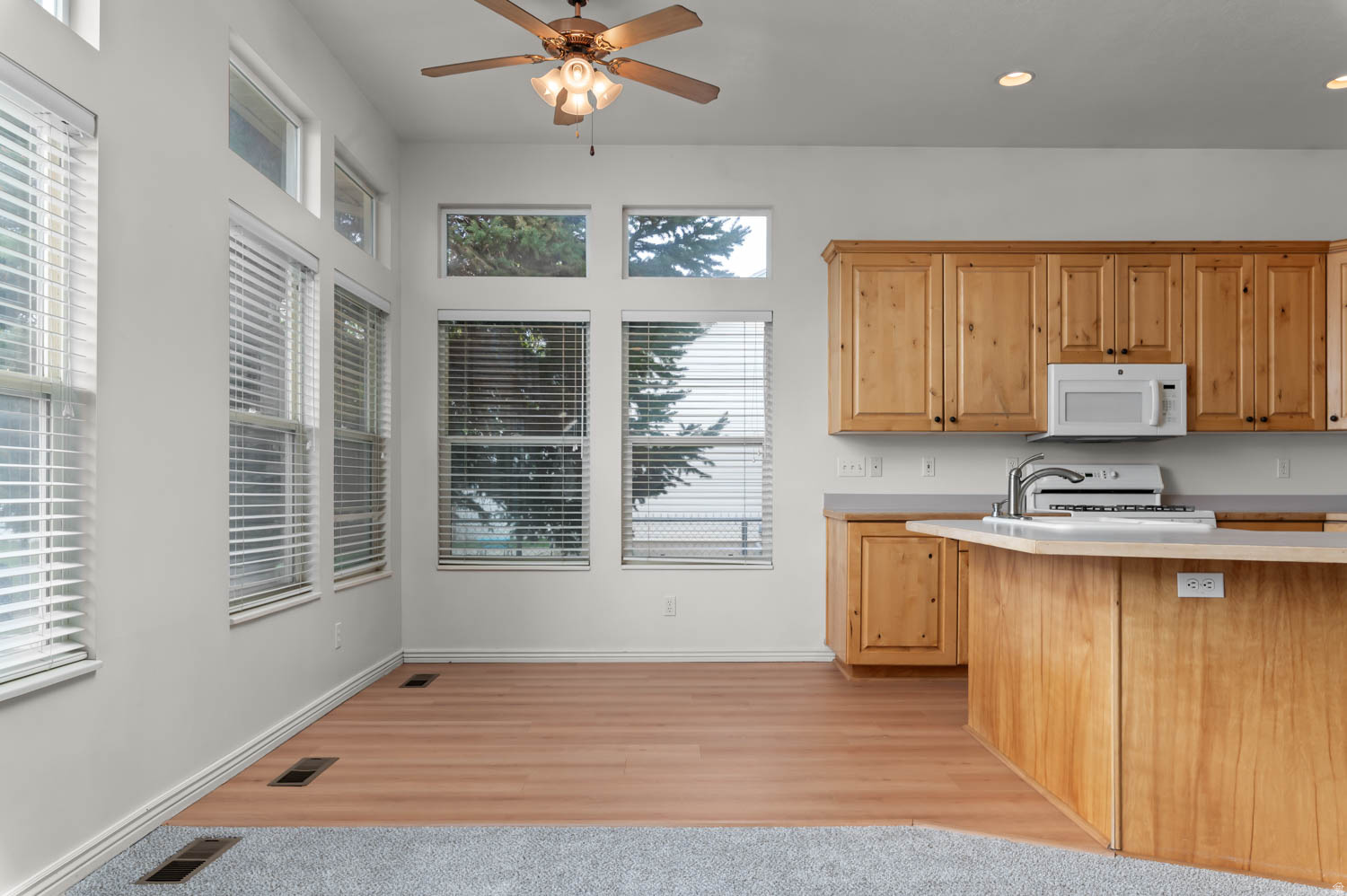 WINDSOR MEADOWS - Residential