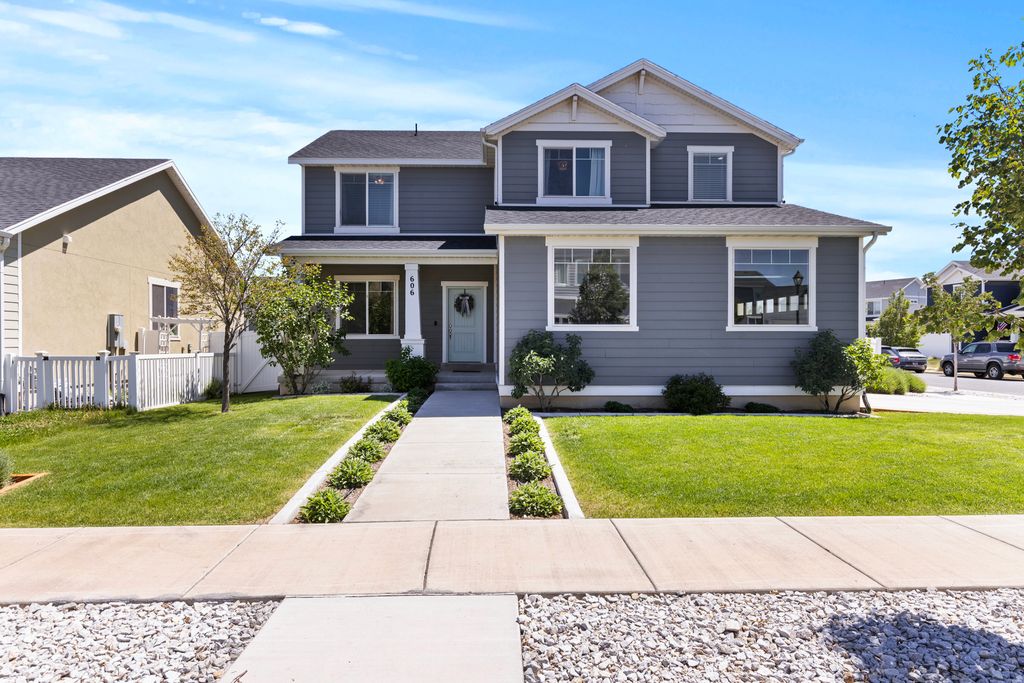 Photo of 606 S RAVENWOOD LN, Saratoga Springs, UT 84045 (MLS # 2157712)