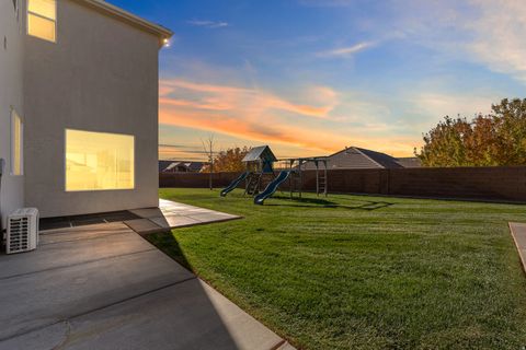 Tiny photo for 2334 S LAST CHANCE DR, Washington, UT 84780 (MLS # 2127274)