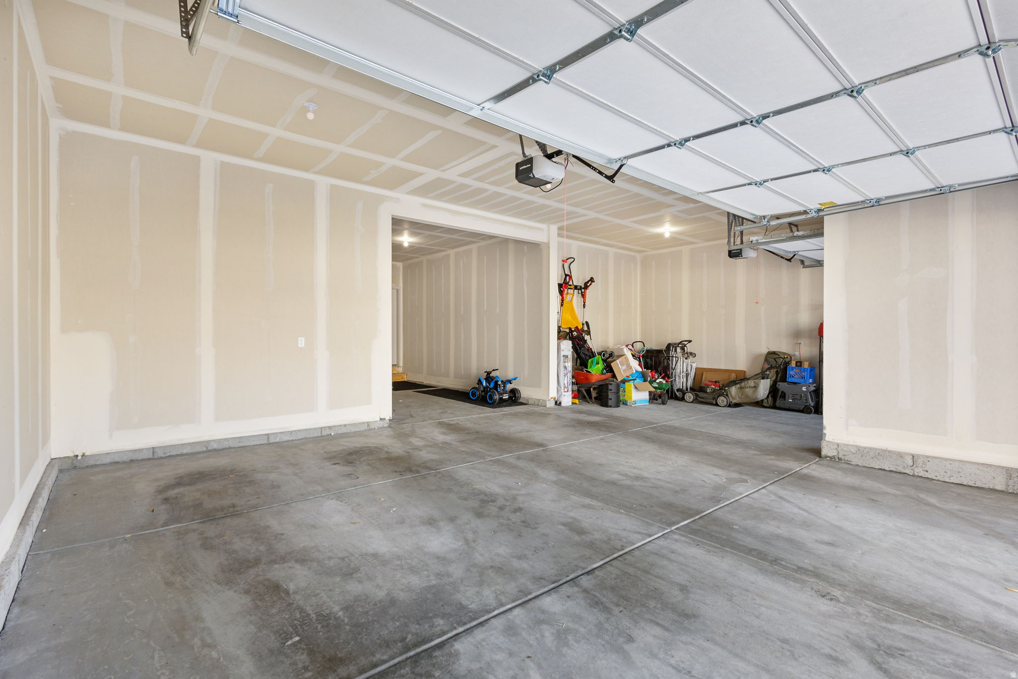 WOODHOLLOW ESTATES - Residential