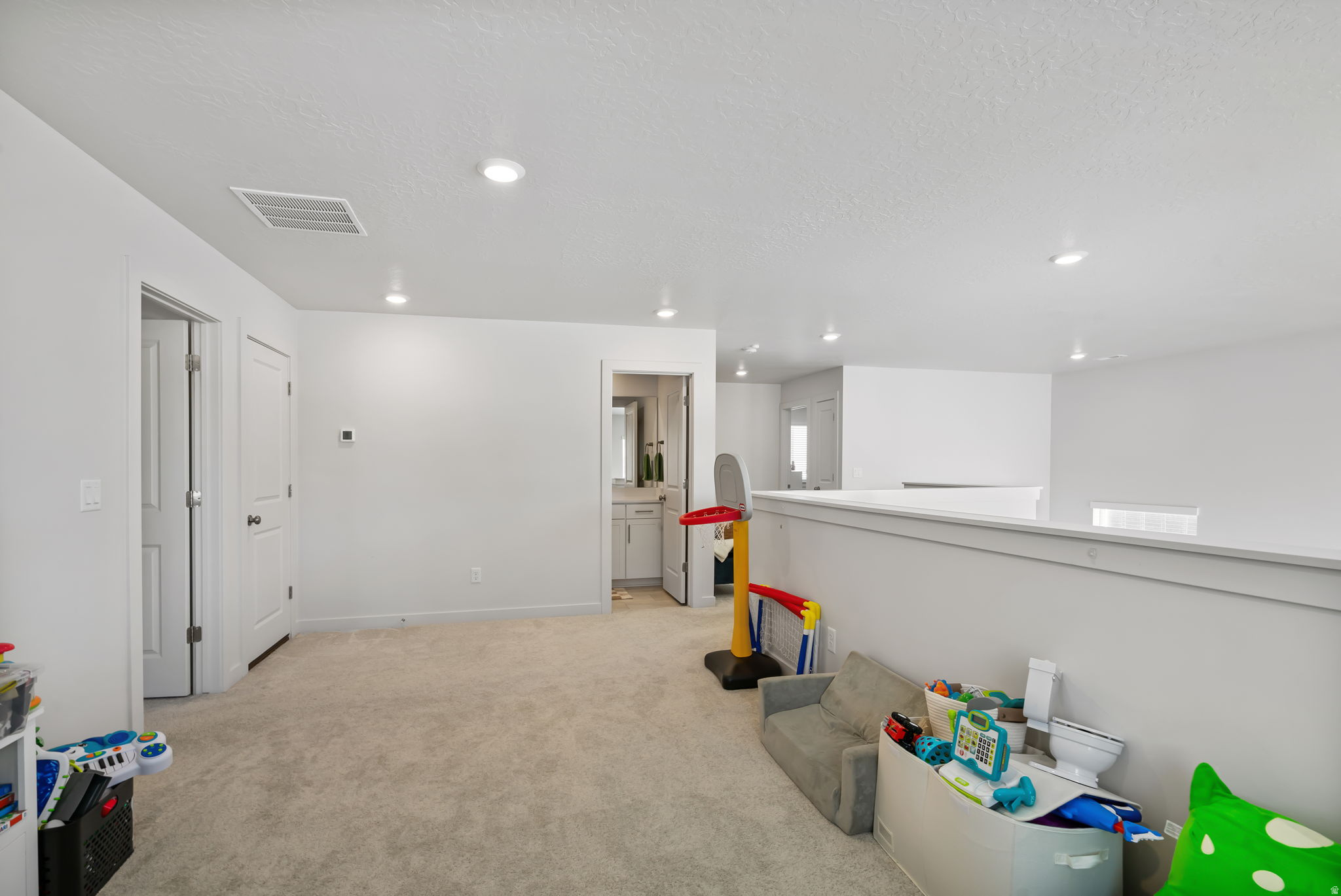 WOODHOLLOW ESTATES - Residential