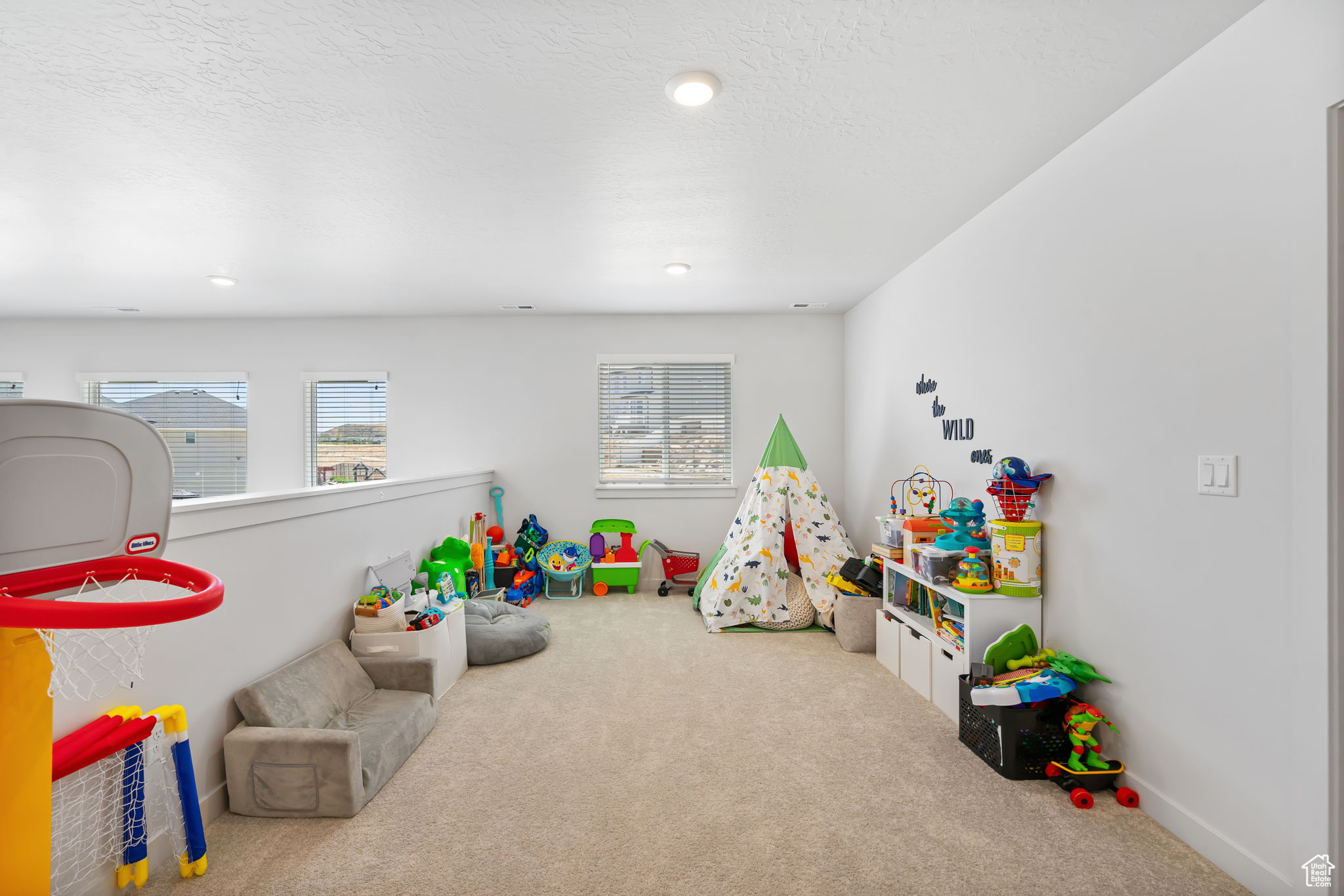 WOODHOLLOW ESTATES - Residential