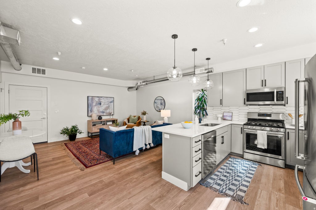 Photo of 465 N BEAUMONT CT W, Salt Lake City, UT 84116 (MLS # 2184687)