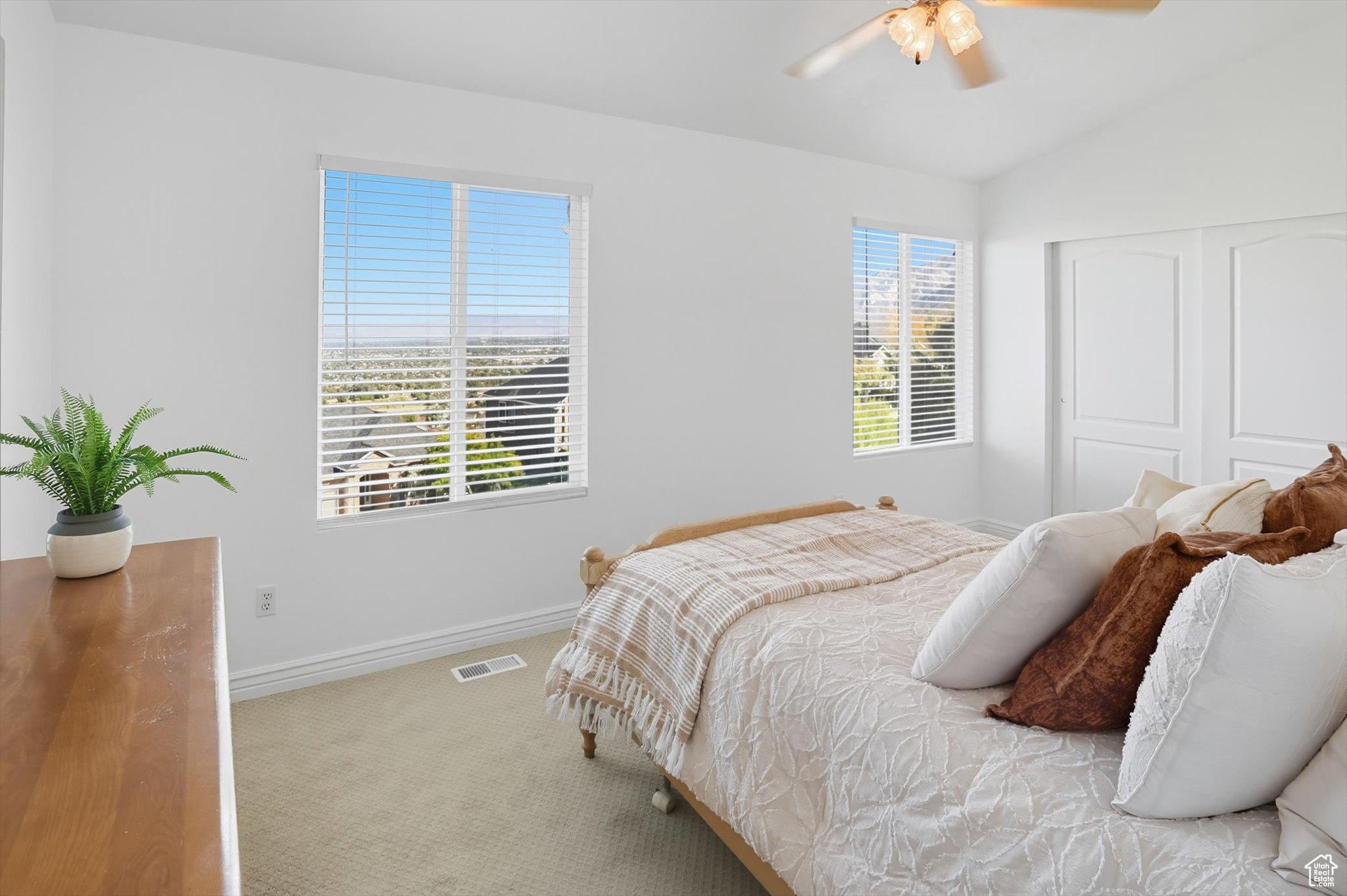 CASTLEHILL TOWNHOMES PHASE 1 - Residential