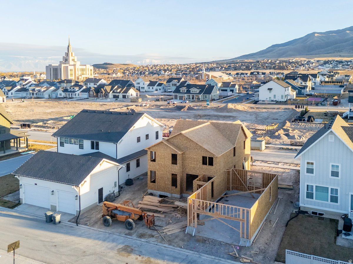 BEACON POINTE - Residential