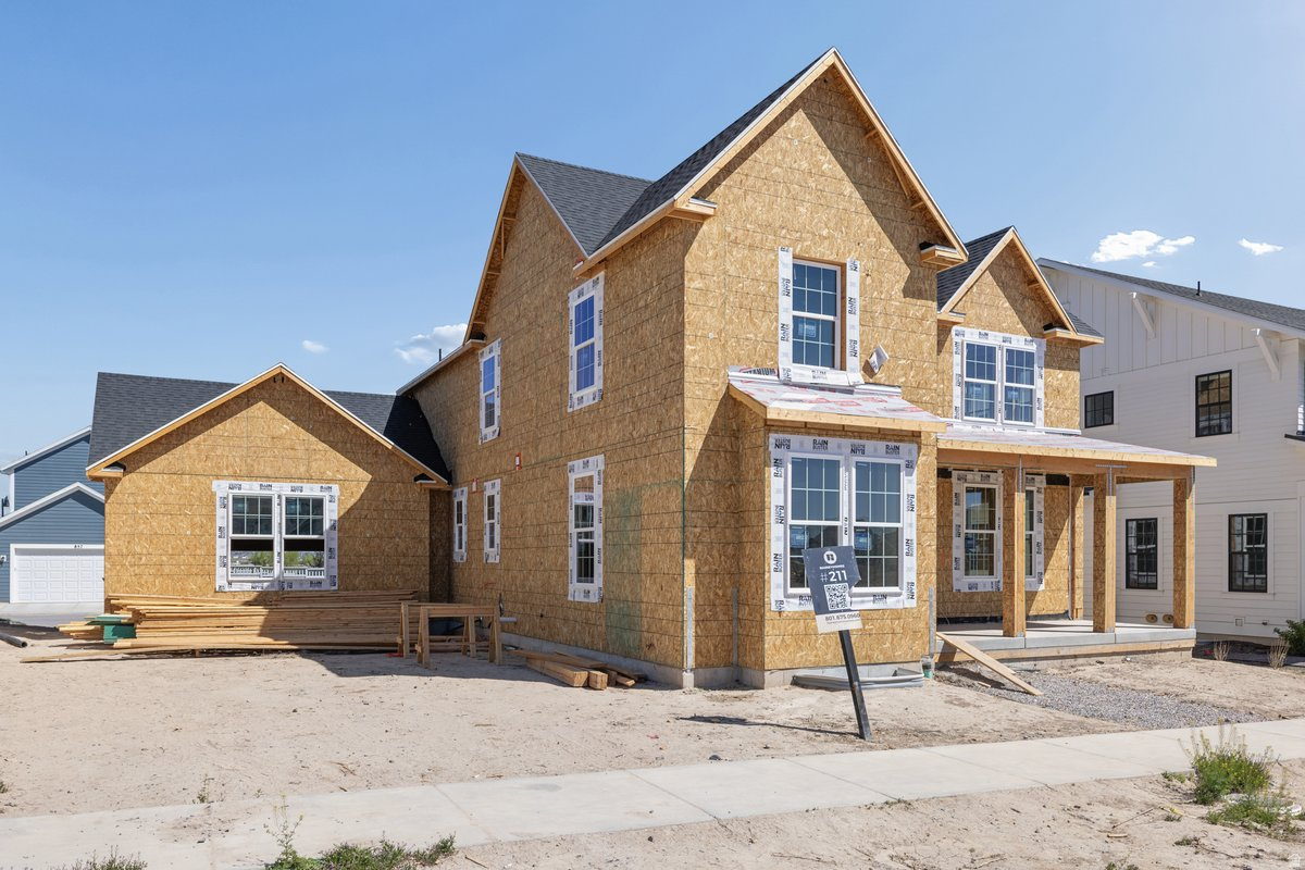 BEACON POINTE - Residential