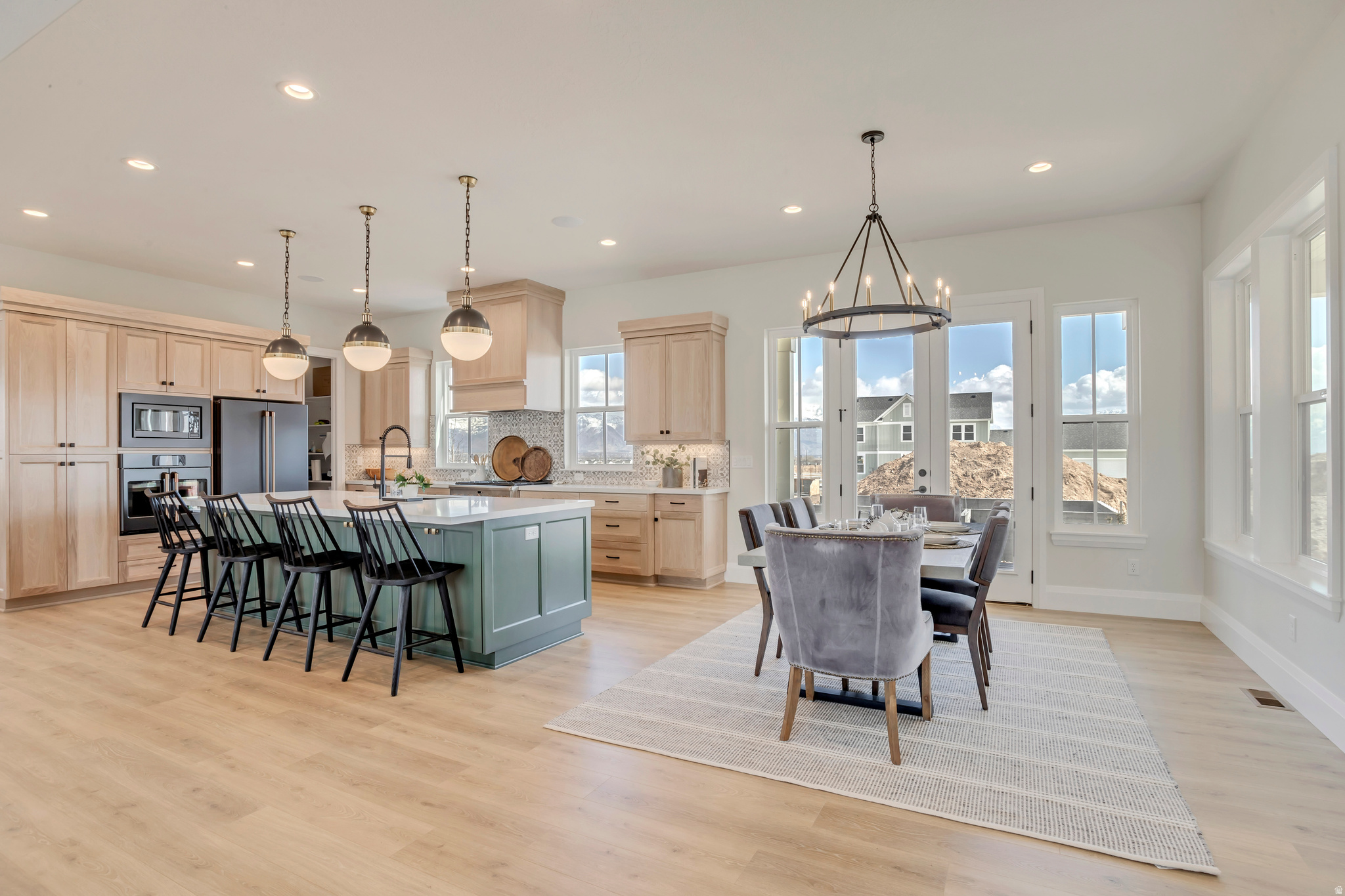 BEACON POINTE - Residential