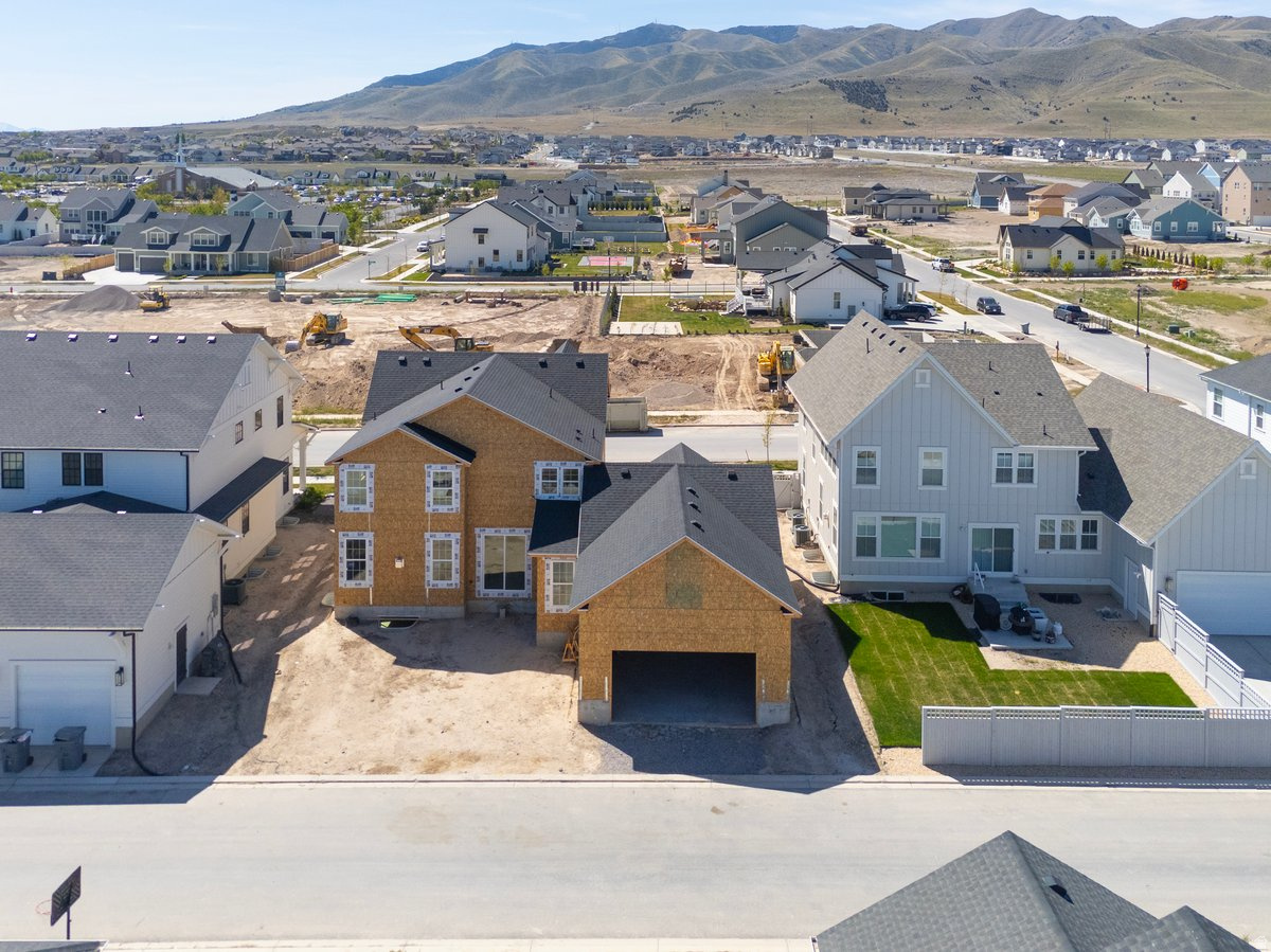 BEACON POINTE - Residential