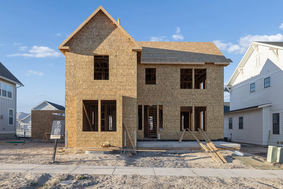 BEACON POINTE - Residential