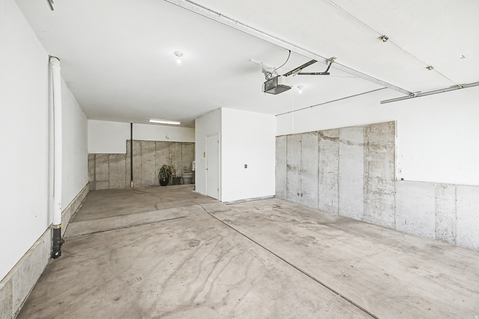 SWISS OAKS - Residential