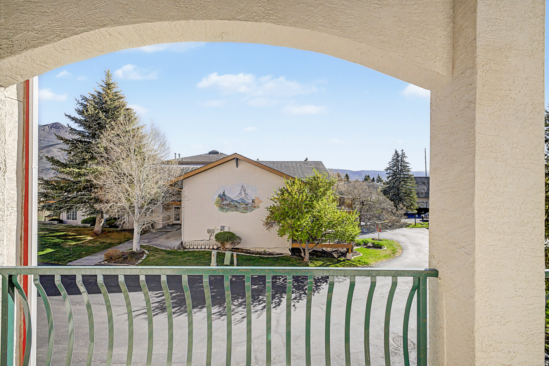 SWISS OAKS - Residential