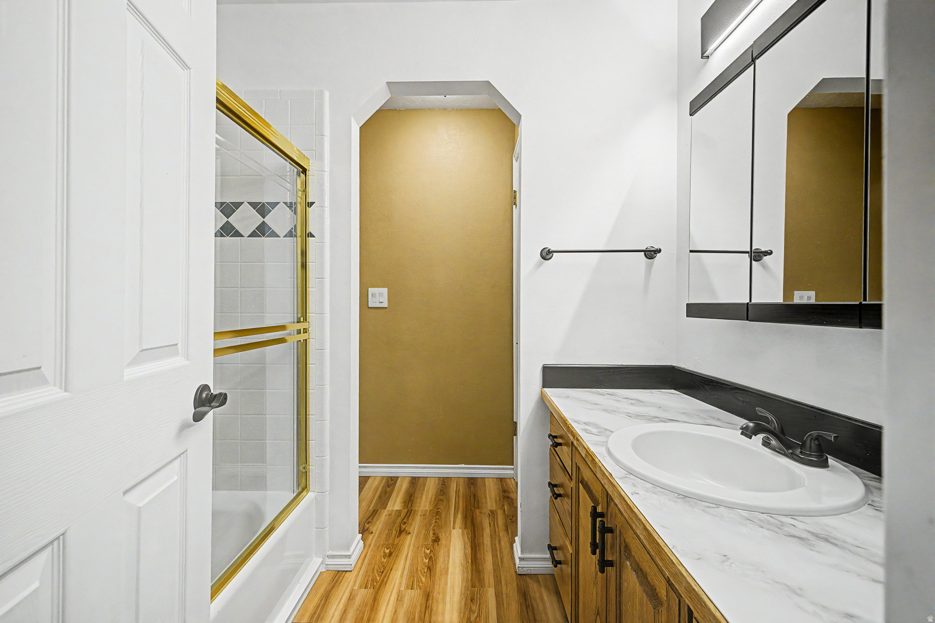 SWISS OAKS - Residential