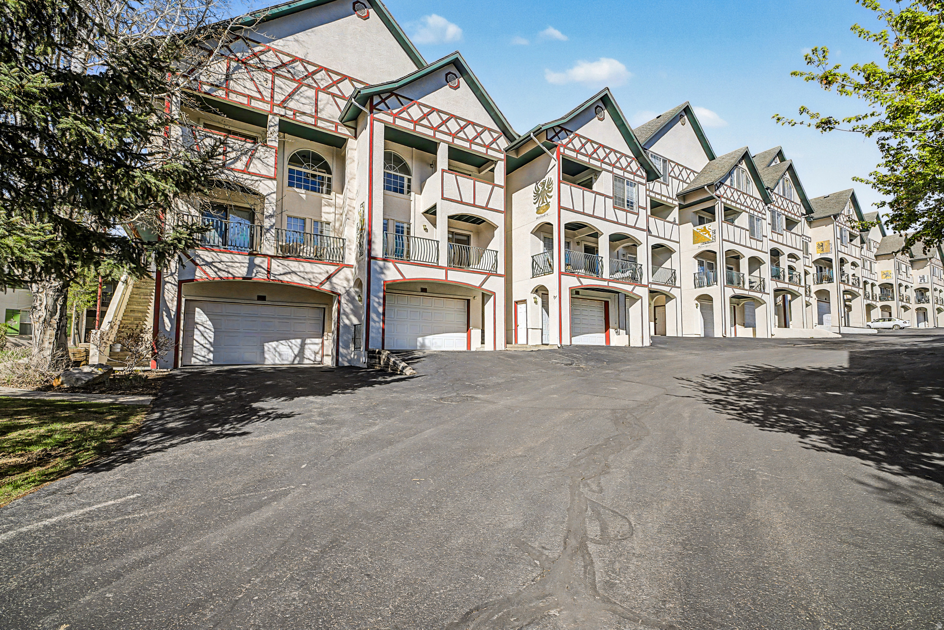 SWISS OAKS - Residential