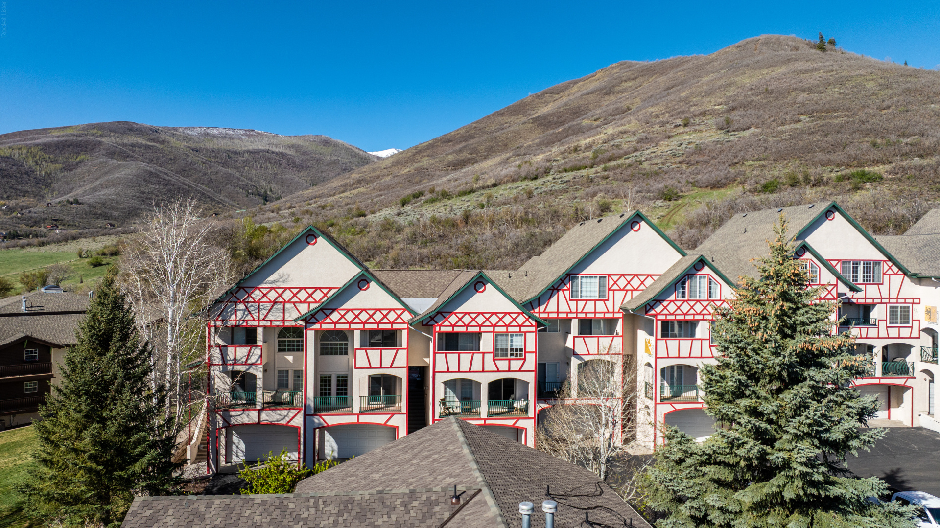 SWISS OAKS - Residential