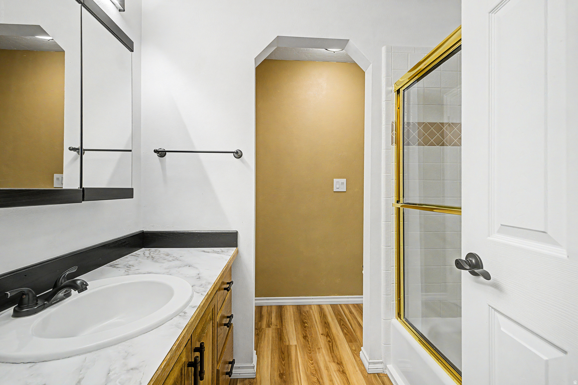 SWISS OAKS - Residential