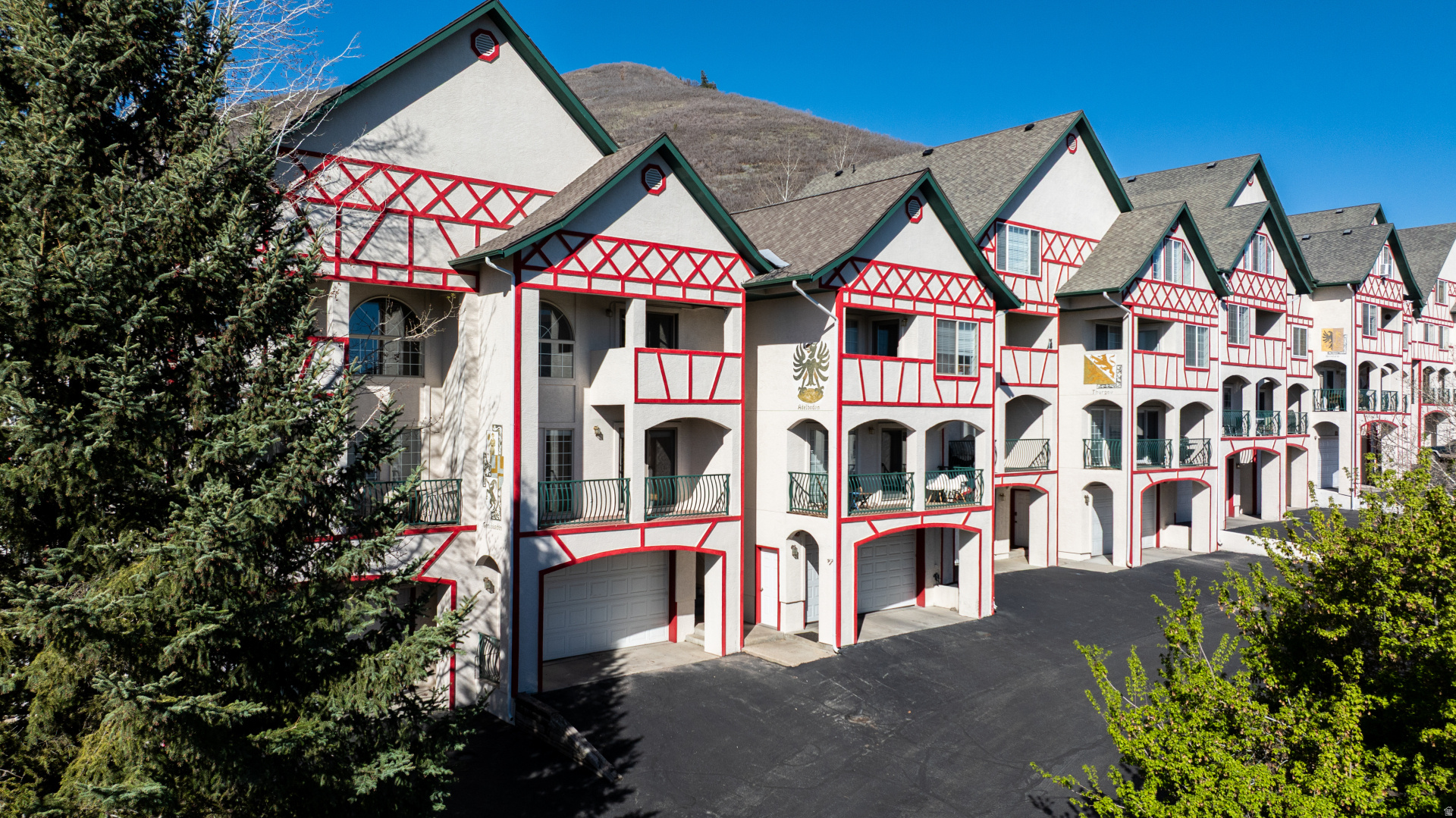 SWISS OAKS - Residential