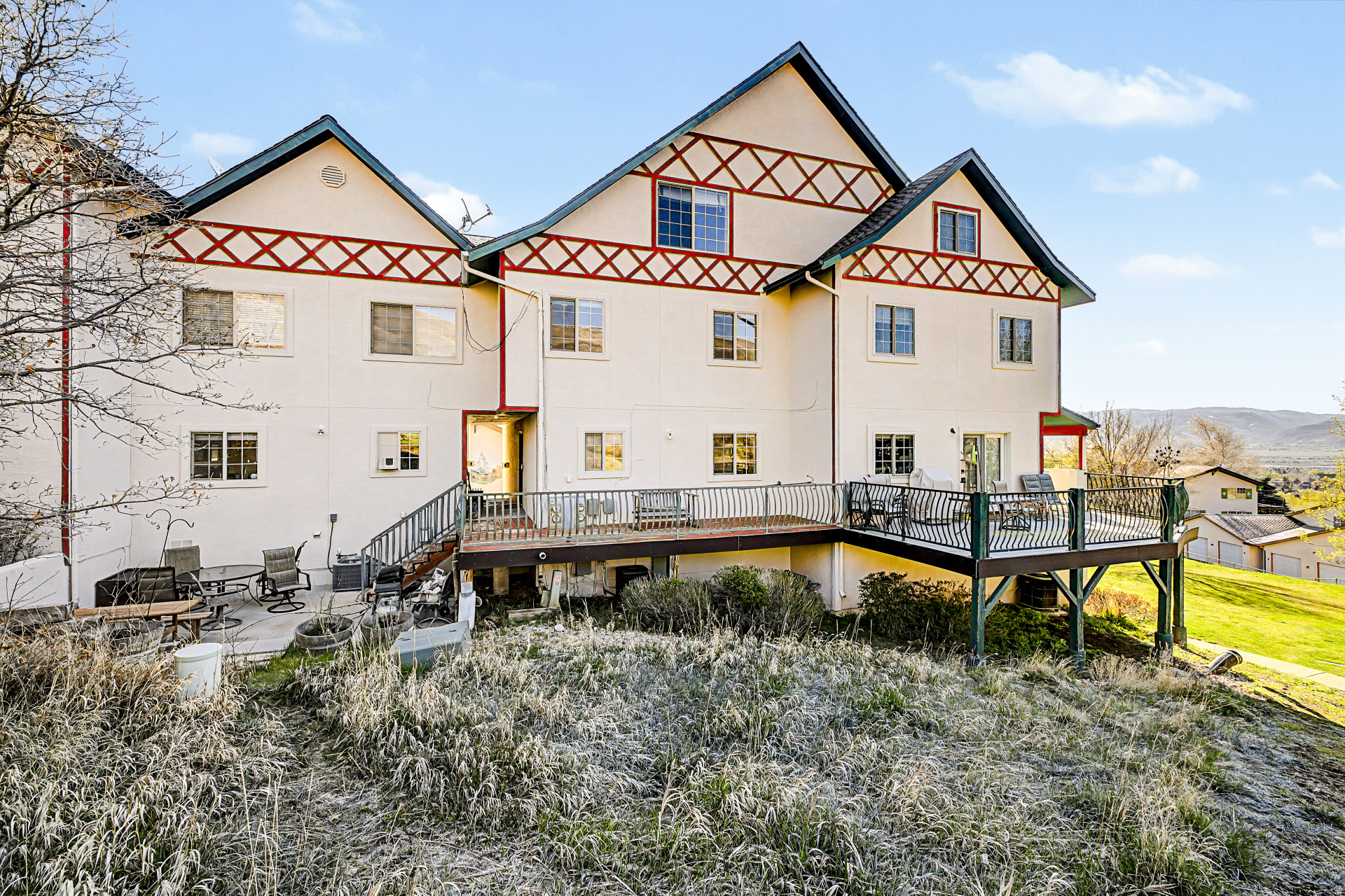 SWISS OAKS - Residential