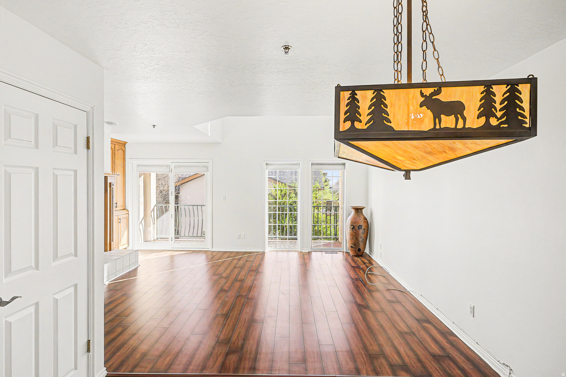 SWISS OAKS - Residential