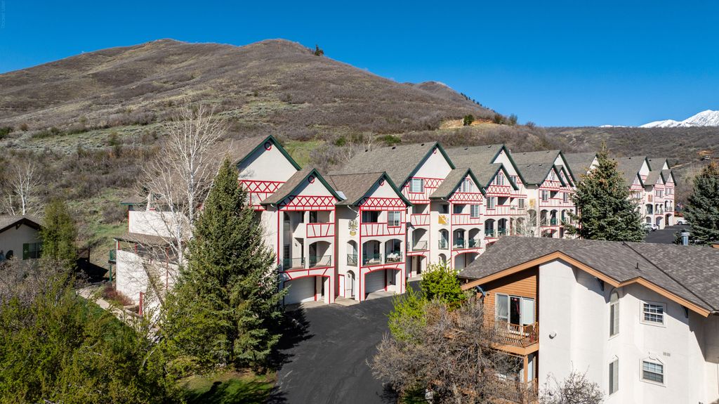 Photo of 1045 W OBERLAND DR, Midway, UT 84049 (MLS # 2147806)