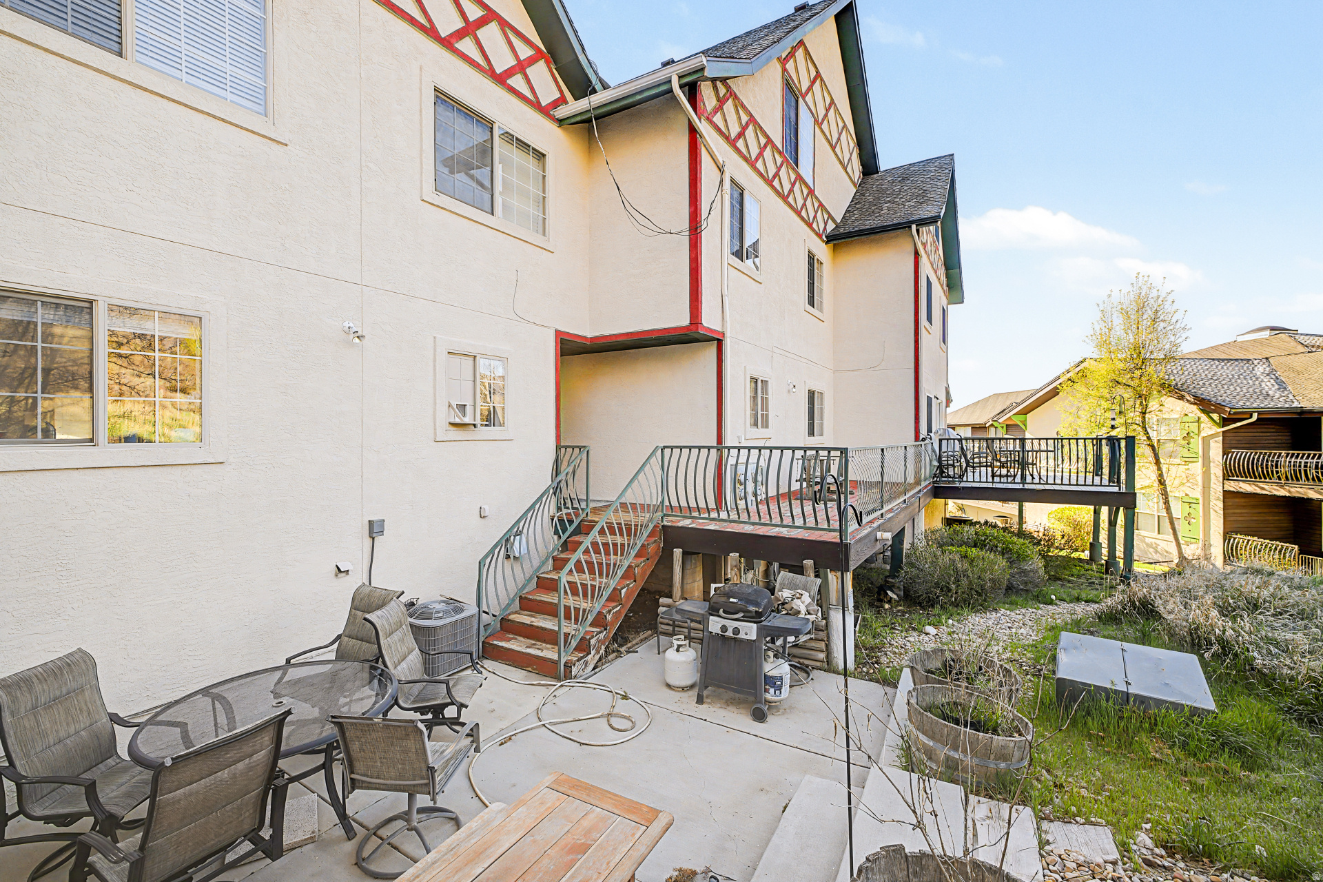 SWISS OAKS - Residential