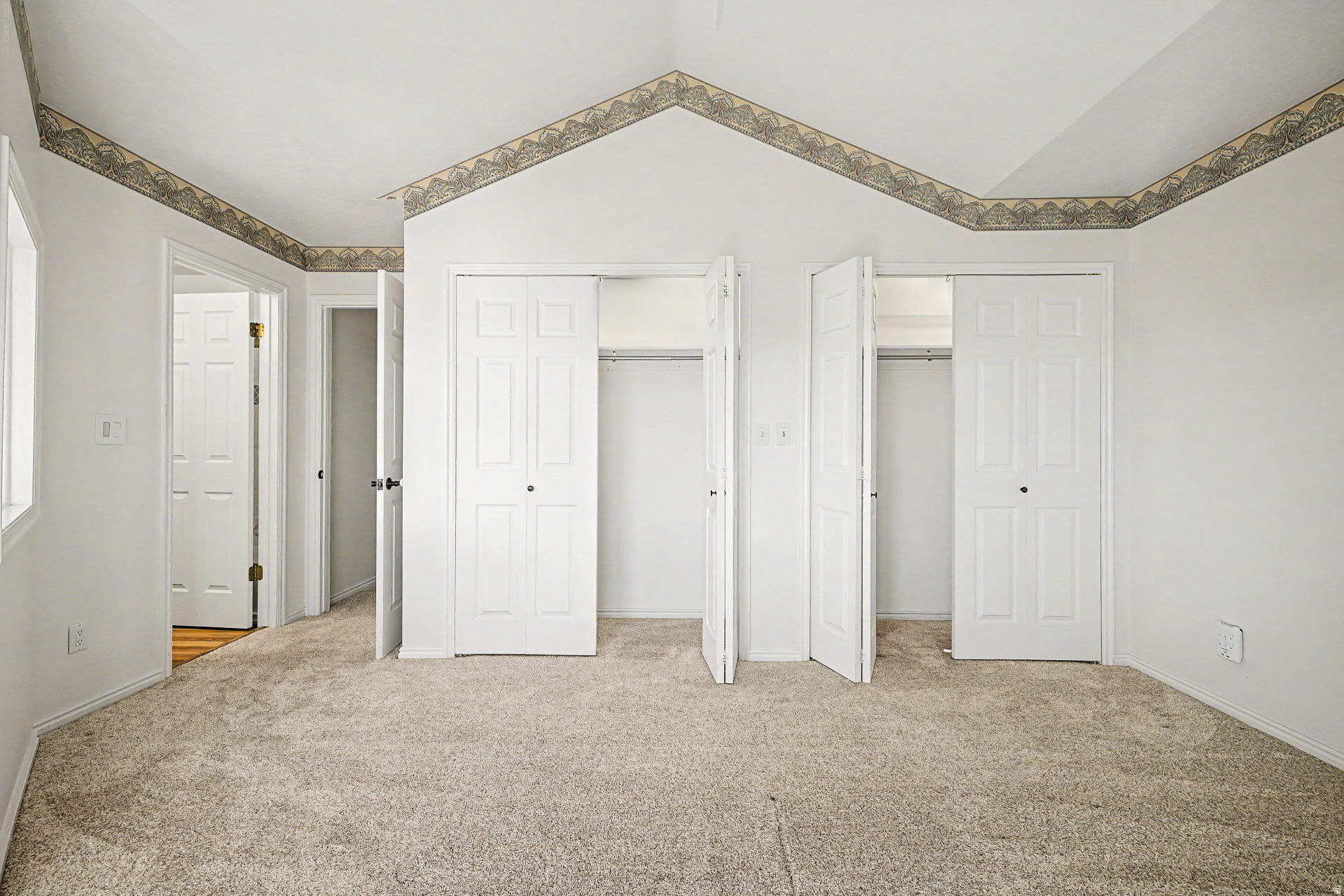 SWISS OAKS - Residential