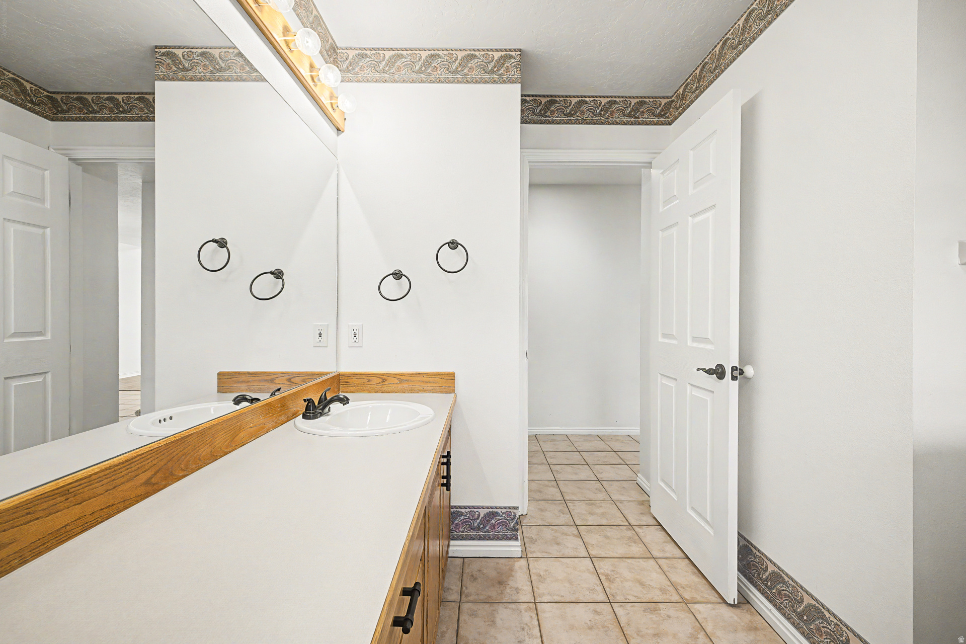 SWISS OAKS - Residential