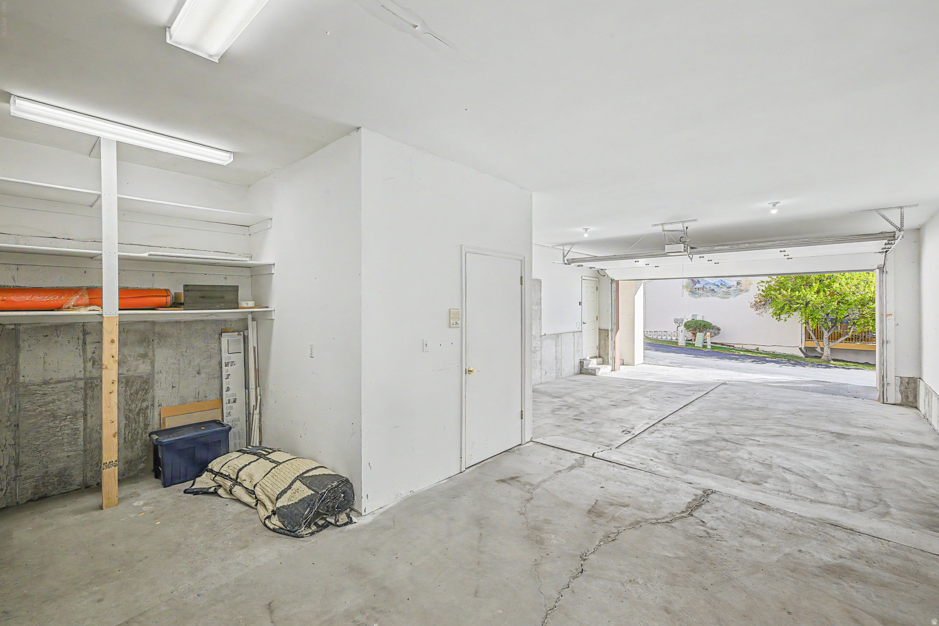 SWISS OAKS - Residential