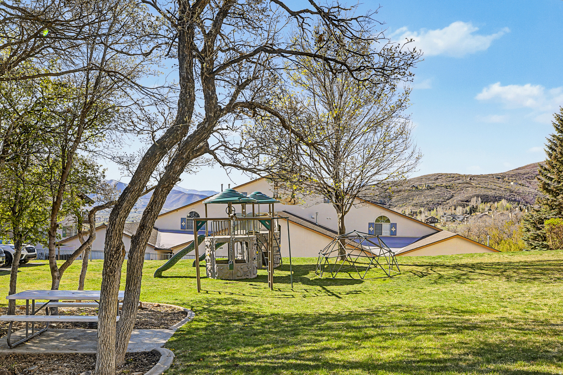 SWISS OAKS - Residential