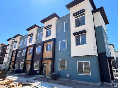 Townhouse For Sale - 2 Grayson Way #11<br/> Farmington, UT 84025