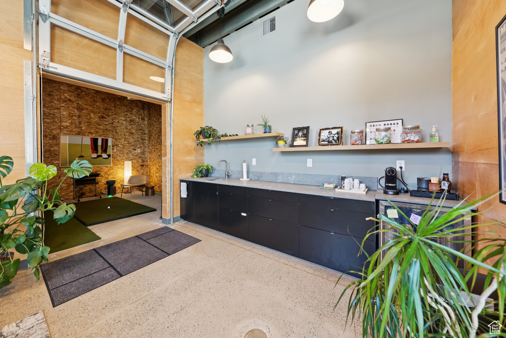 PARK EAST II BUSINESS COMMUNITY CONDOS - Commercial Sale