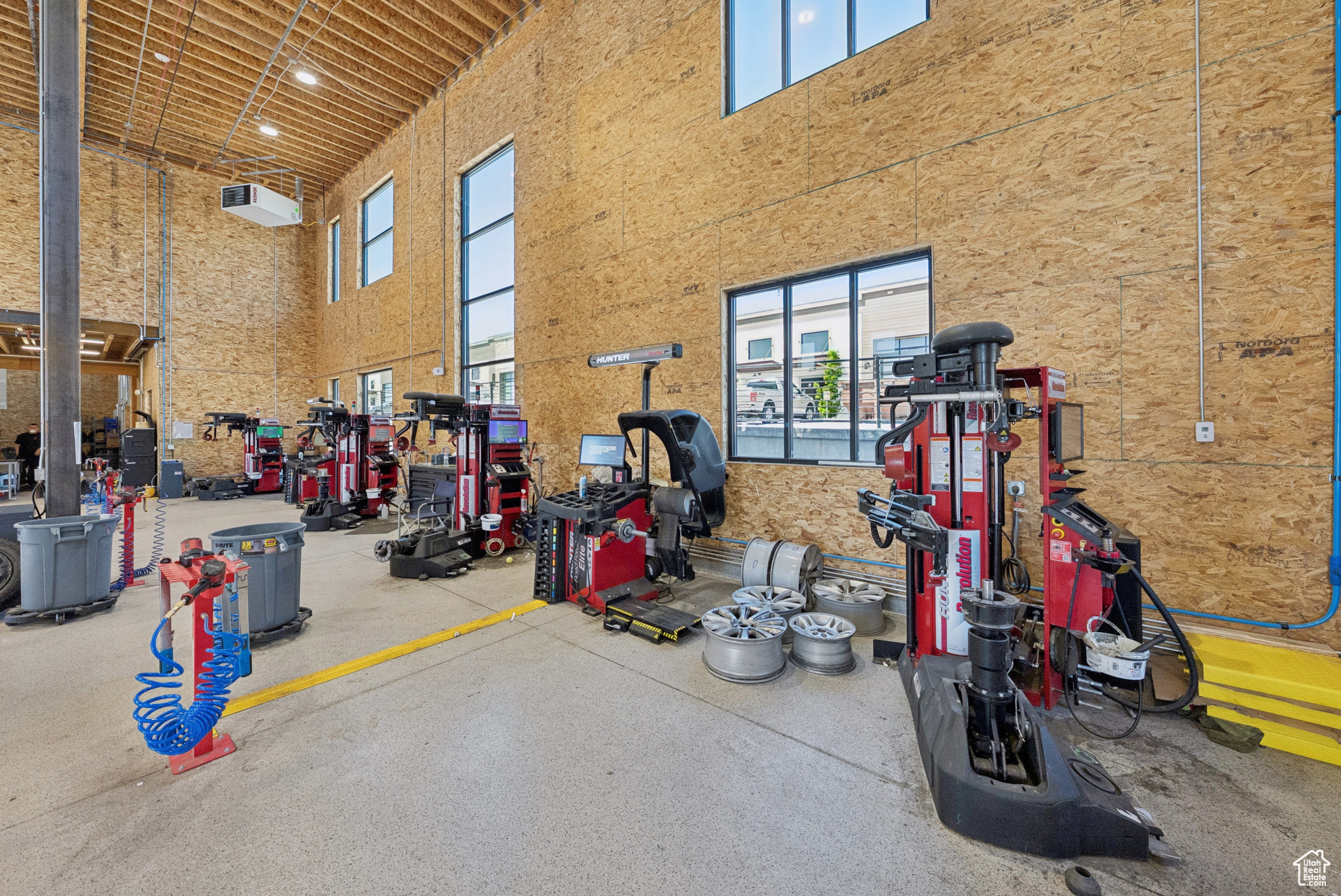 PARK EAST II BUSINESS COMMUNITY CONDOS - Commercial Sale