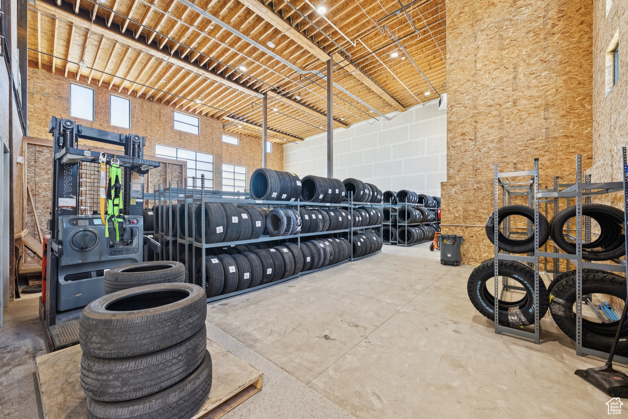 PARK EAST II BUSINESS COMMUNITY CONDOS - Commercial Sale