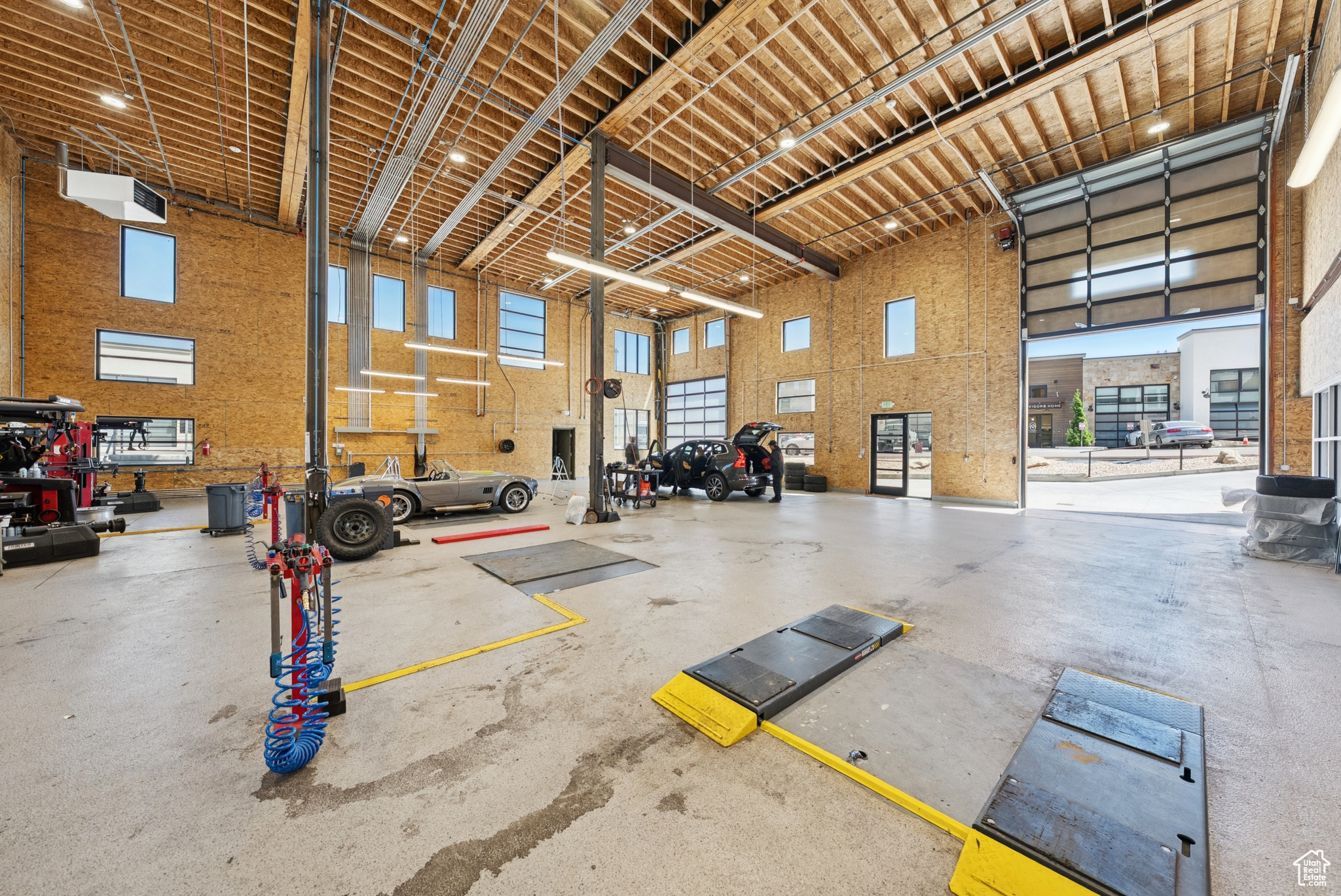 PARK EAST II BUSINESS COMMUNITY CONDOS - Commercial Sale