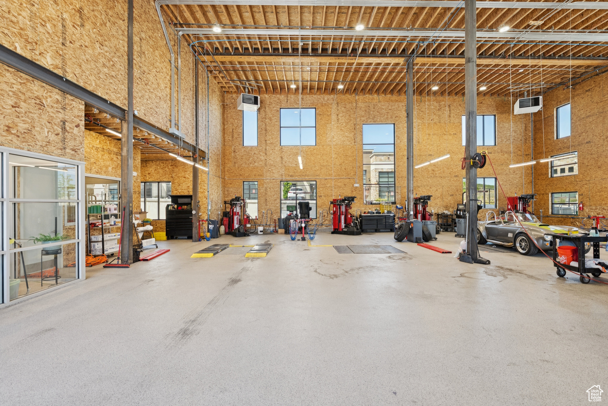 PARK EAST II BUSINESS COMMUNITY CONDOS - Commercial Sale