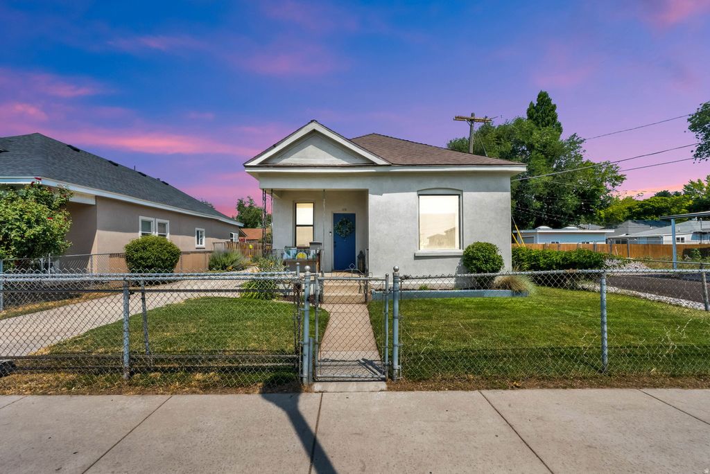 Photo of 1131 S 200 W, Salt Lake City, UT 84101 (MLS # 2167667)