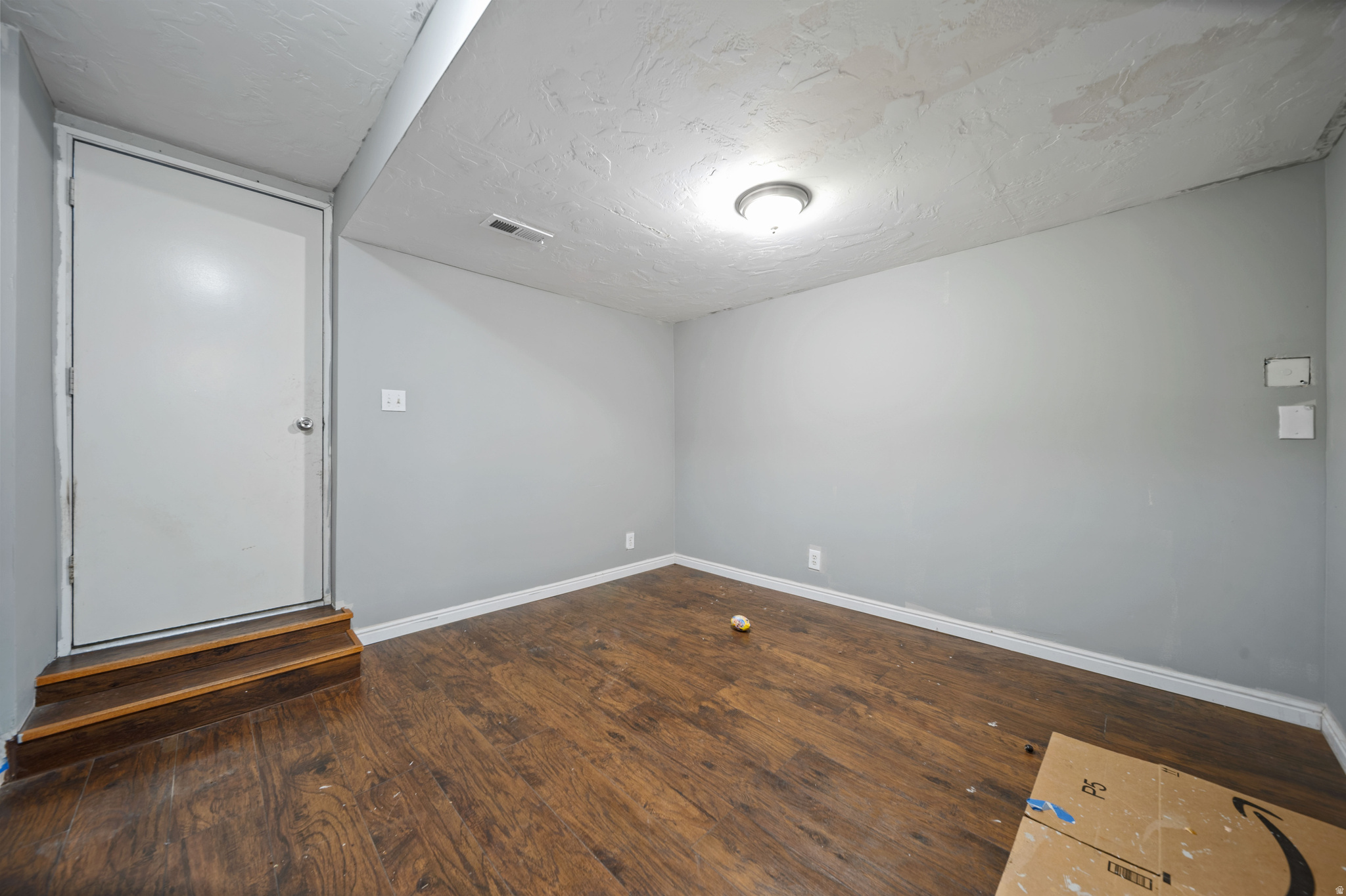 WOODLEDGE #3 - Residential