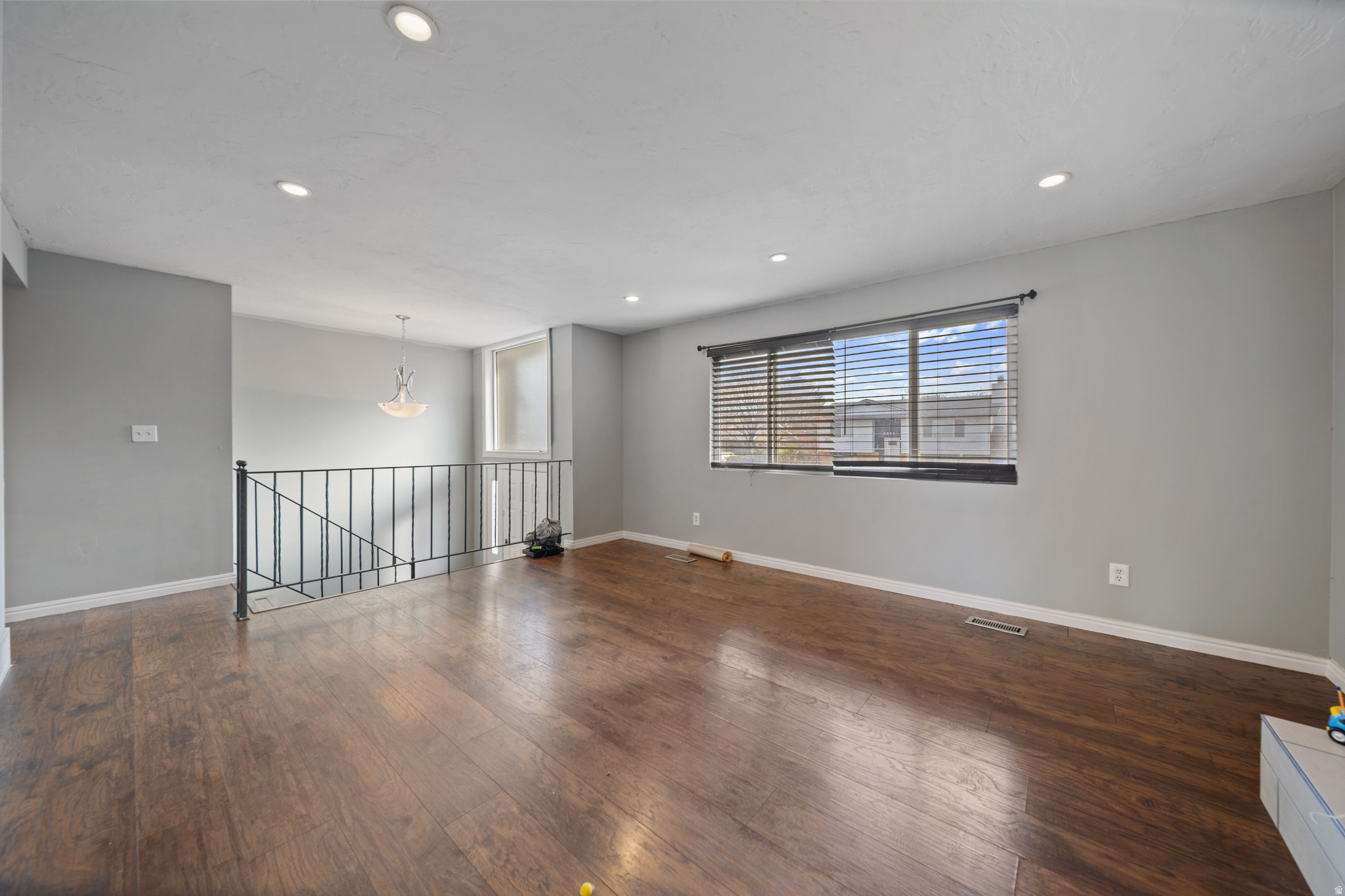 WOODLEDGE #3 - Residential